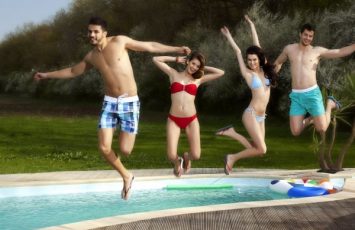 Lee Cooper la piscina - TreeHouse