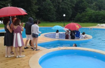 petrecere copii in aer liber la piscina - TreeHouse cosoba pool